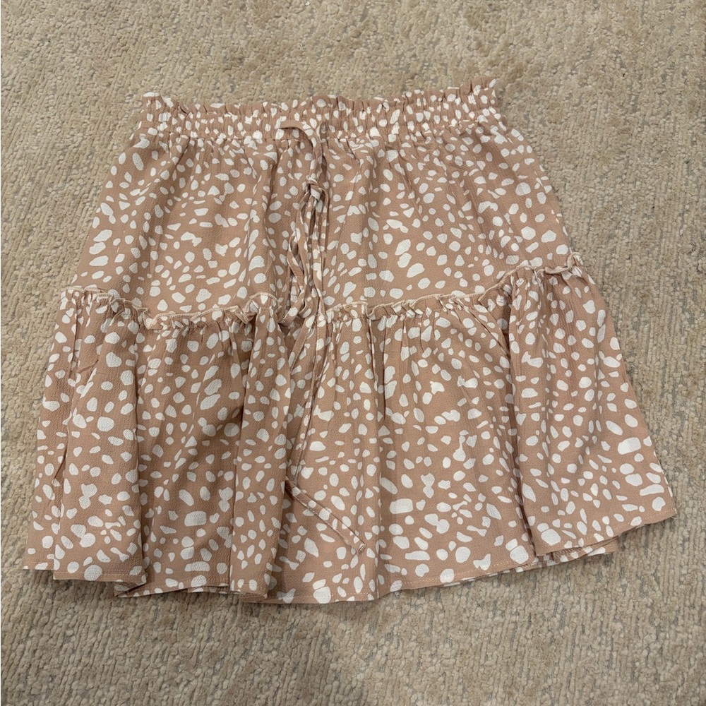 Amazon Women's Mini Skirt in Tan and White